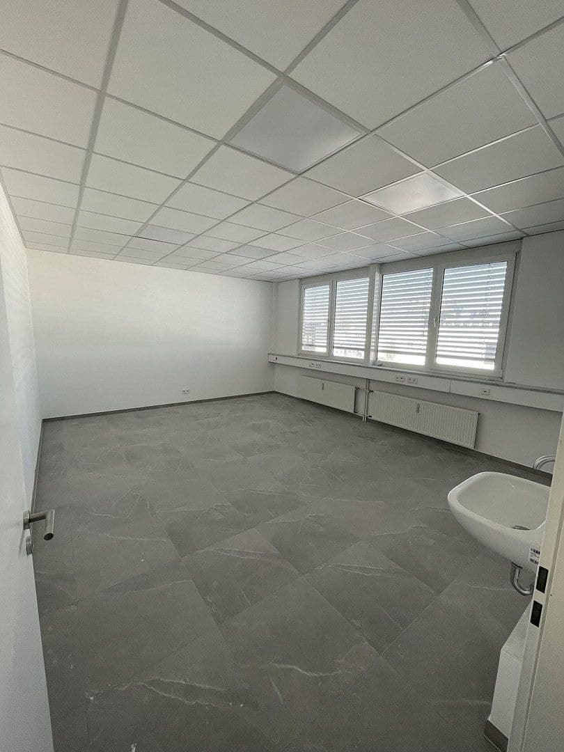 Pronájem kanceláře 395 m², Englmannstraße 2, München, Bavorsko Pronájem kanceláře 395 m², Englmannstraße 2, München, Bavorsko