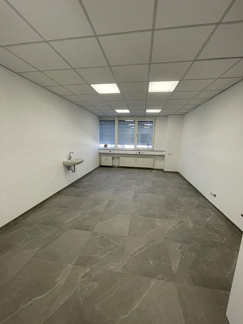 Pronájem kanceláře 395 m², Englmannstraße 2, München, Bavorsko Pronájem kanceláře 395 m², Englmannstraße 2, München, Bavorsko