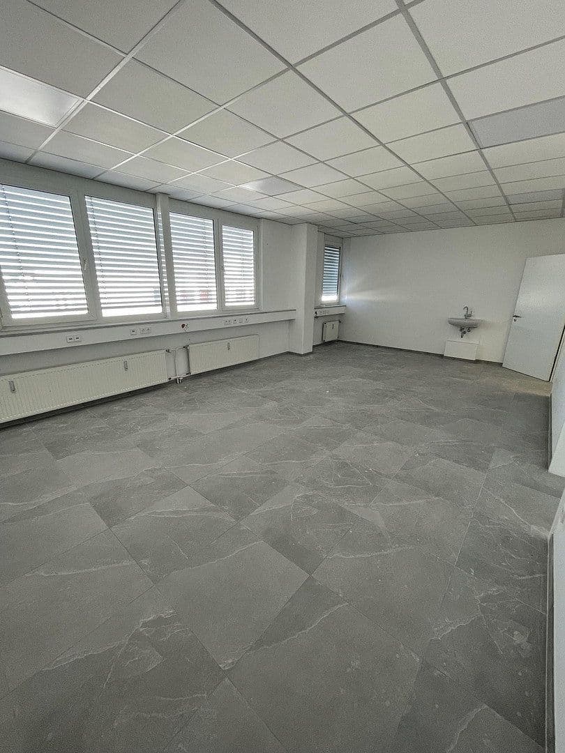 Pronájem kanceláře 395 m², Englmannstraße 2, München, Bavorsko Pronájem kanceláře 395 m², Englmannstraße 2, München, Bavorsko