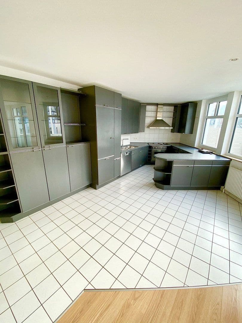 Pronájem bytu 2+1 112 m², Detmolder Str. 43, Bielefeld, Severní Porýní-Vestfálsko Pronájem bytu 2+1 112 m², Detmolder Str. 43, Bielefeld, Severní Porýní-Vestfálsko