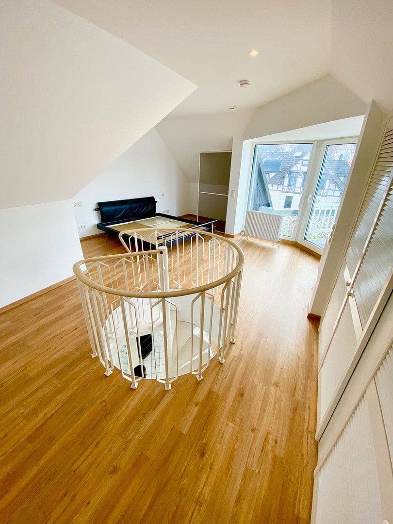 Pronájem bytu 2+1 112 m², Detmolder Str. 43, Bielefeld, Severní Porýní-Vestfálsko Pronájem bytu 2+1 112 m², Detmolder Str. 43, Bielefeld, Severní Porýní-Vestfálsko