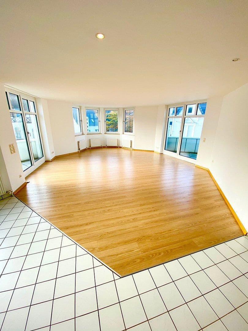 Pronájem bytu 2+1 112 m², Detmolder Str. 43, Bielefeld, Severní Porýní-Vestfálsko Pronájem bytu 2+1 112 m², Detmolder Str. 43, Bielefeld, Severní Porýní-Vestfálsko