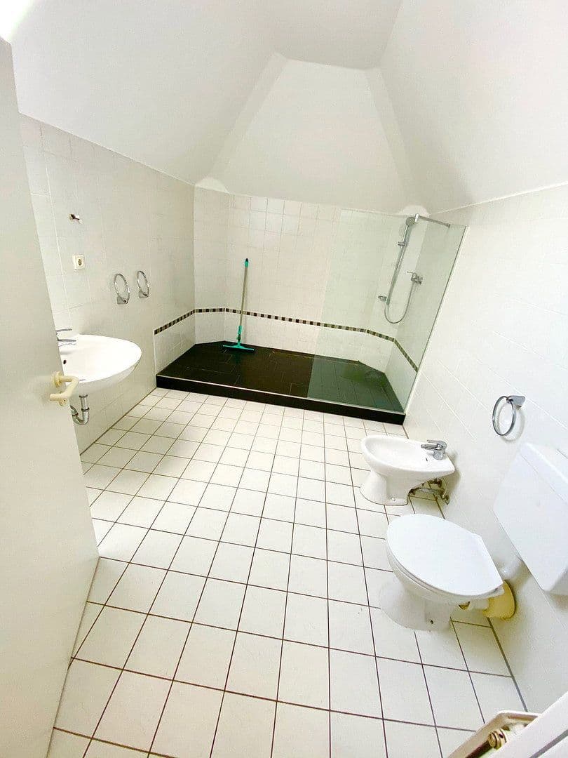 Pronájem bytu 2+1 112 m², Detmolder Str. 43, Bielefeld, Severní Porýní-Vestfálsko Pronájem bytu 2+1 112 m², Detmolder Str. 43, Bielefeld, Severní Porýní-Vestfálsko