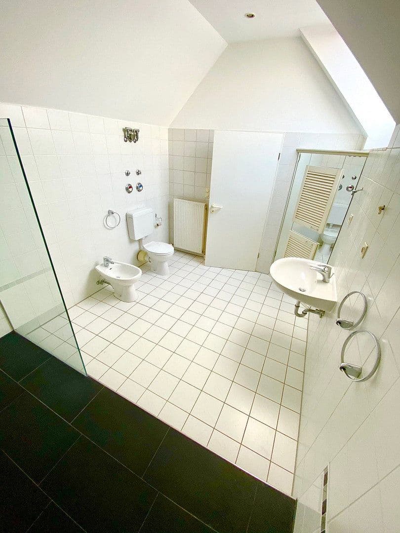 Pronájem bytu 2+1 112 m², Detmolder Str. 43, Bielefeld, Severní Porýní-Vestfálsko Pronájem bytu 2+1 112 m², Detmolder Str. 43, Bielefeld, Severní Porýní-Vestfálsko