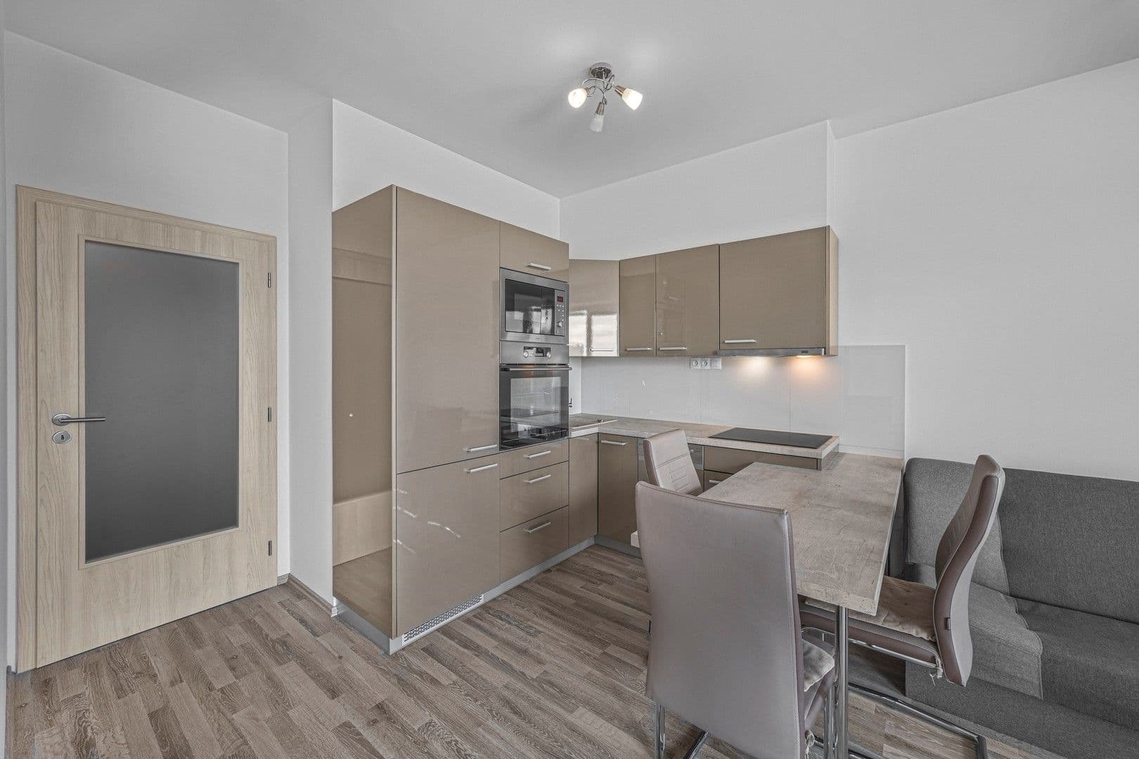 Pronájem bytu 1+kk 34 m², Emy Destinové, Jinočany, Středočeský kraj Pronájem bytu 1+kk 34 m², Emy Destinové, Jinočany, Středočeský kraj