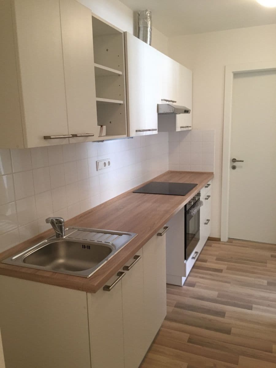 Pronájem bytu 2+kk 65 m², Na Hutích, Praha, Praha Pronájem bytu 2+kk 65 m², Na Hutích, Praha, Praha
