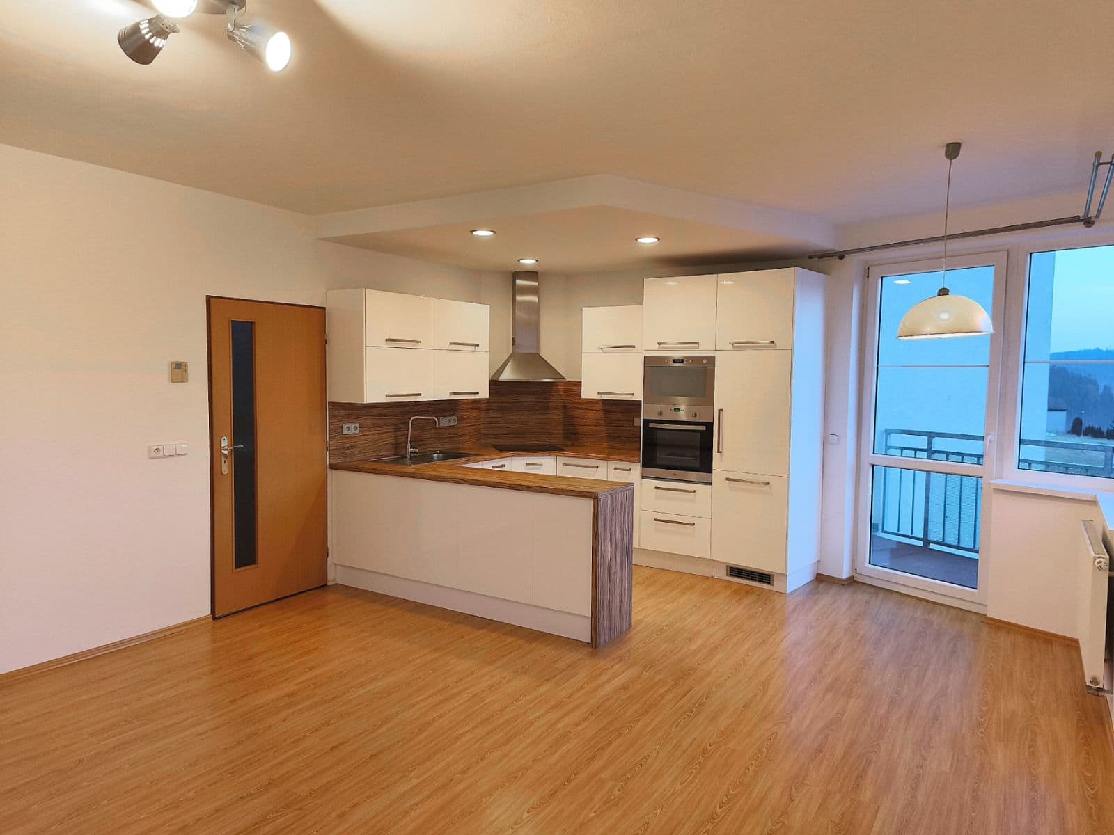 Prodej bytu 2+kk 57 m², Okrová, Náchod, Královéhradecký kraj Prodej bytu 2+kk 57 m², Okrová, Náchod, Královéhradecký kraj