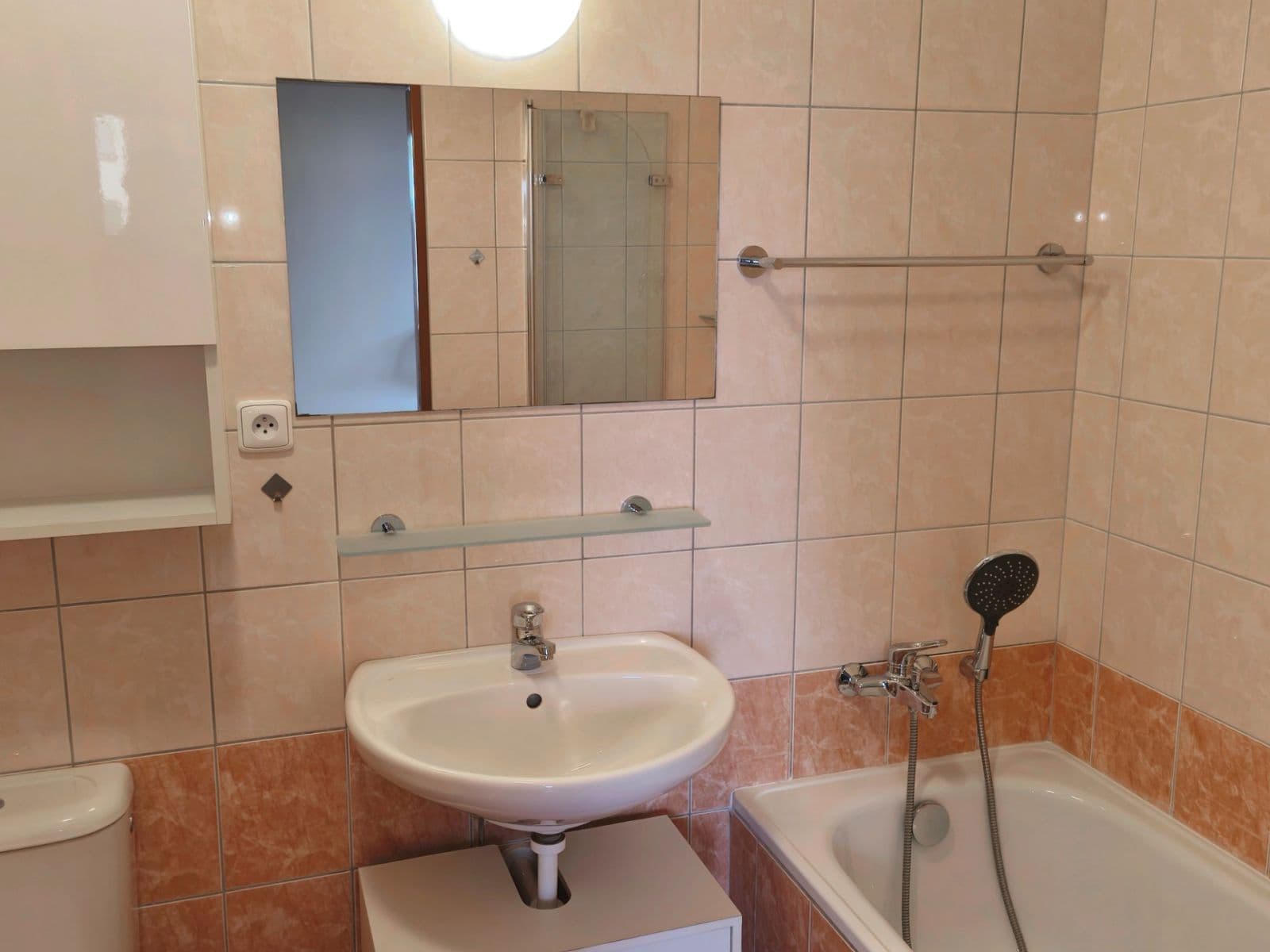 Prodej bytu 2+kk 57 m², Okrová, Náchod, Královéhradecký kraj Prodej bytu 2+kk 57 m², Okrová, Náchod, Královéhradecký kraj