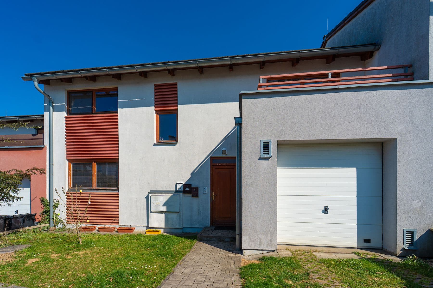 Prodej bytu 1+kk 36 m², Kosatcová, Říčany, Středočeský kraj Prodej bytu 1+kk 36 m², Kosatcová, Říčany, Středočeský kraj