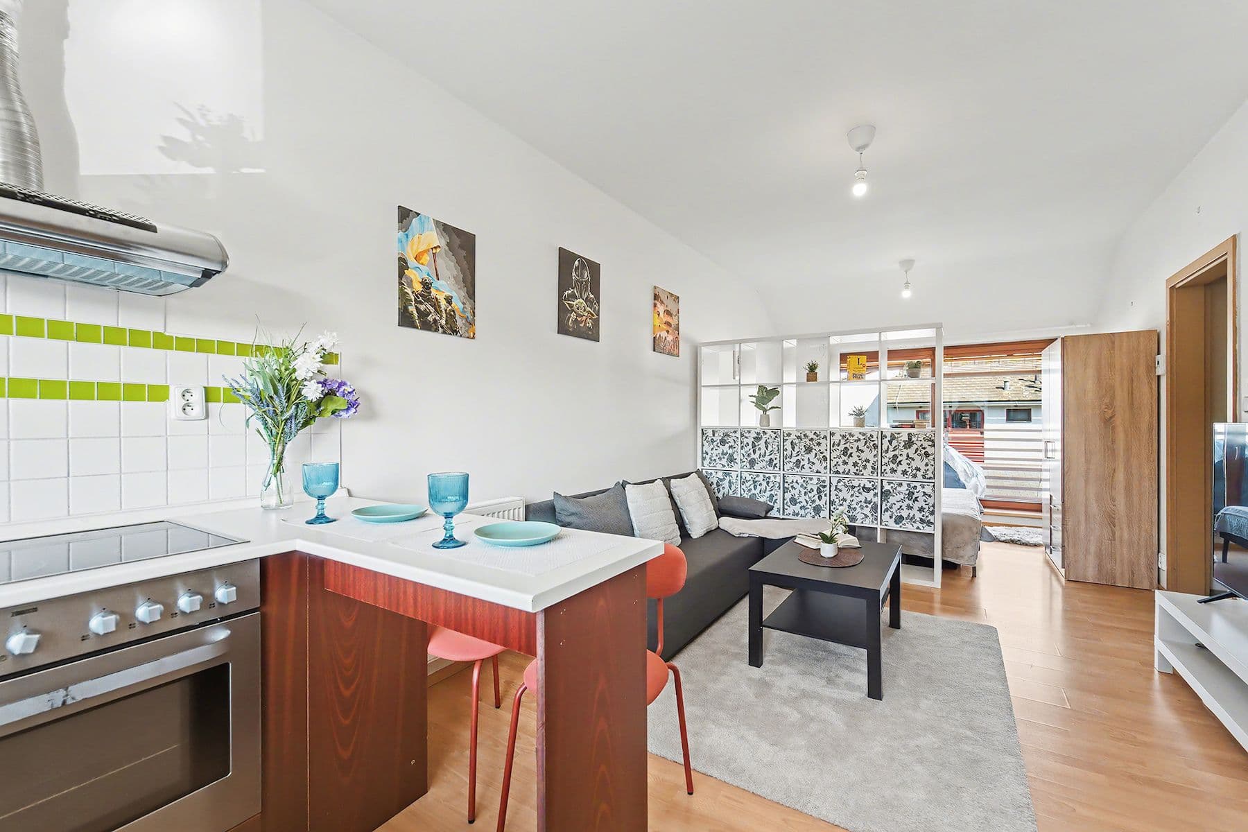 Prodej bytu 1+kk 36 m², Kosatcová, Říčany, Středočeský kraj Prodej bytu 1+kk 36 m², Kosatcová, Říčany, Středočeský kraj