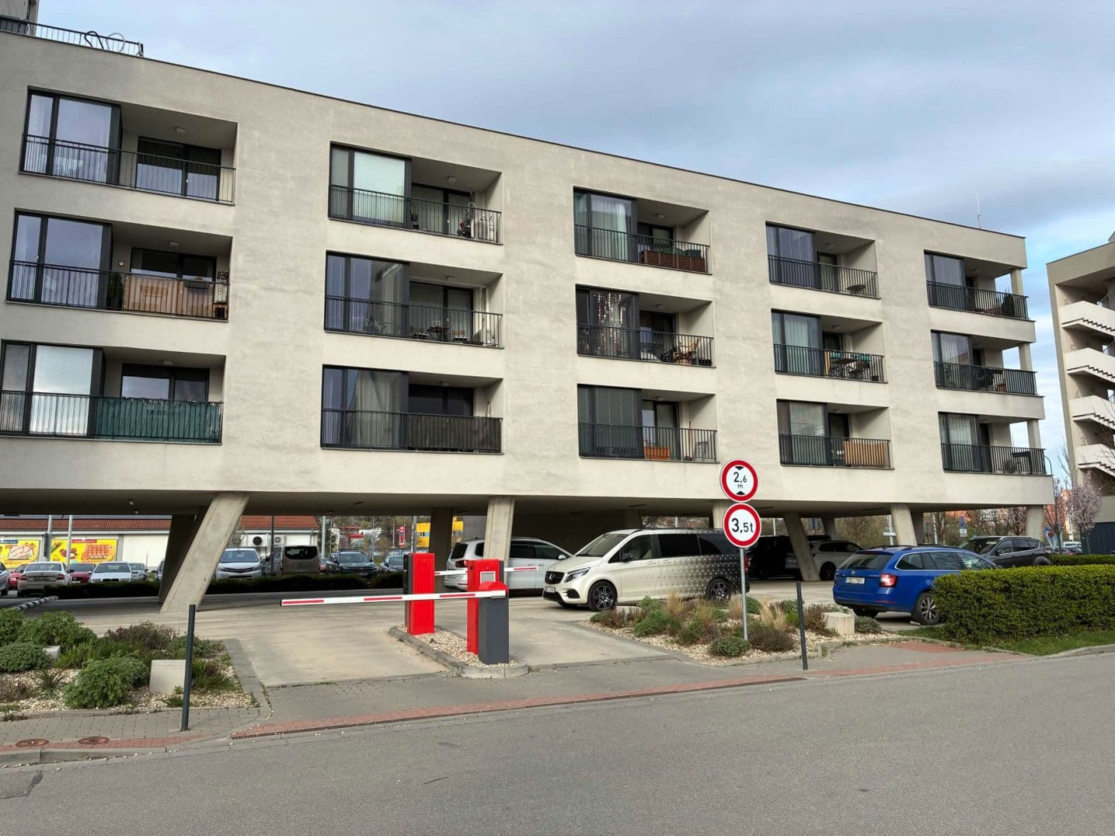 Prodej garáže 13 m², Kigginsova, Brno, Jihomoravský kraj Prodej garáže 13 m², Kigginsova, Brno, Jihomoravský kraj