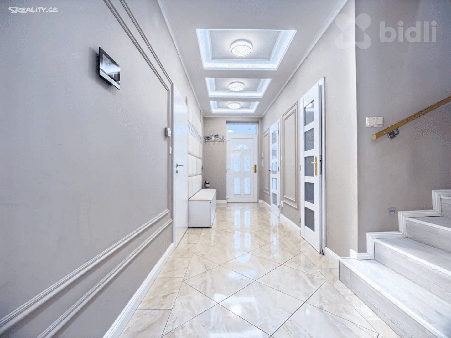 Prodej domu 189 m², pozemek 1.140 m², Zlatá, Středočeský kraj Prodej domu 189 m², pozemek 1.140 m², Zlatá, Středočeský kraj