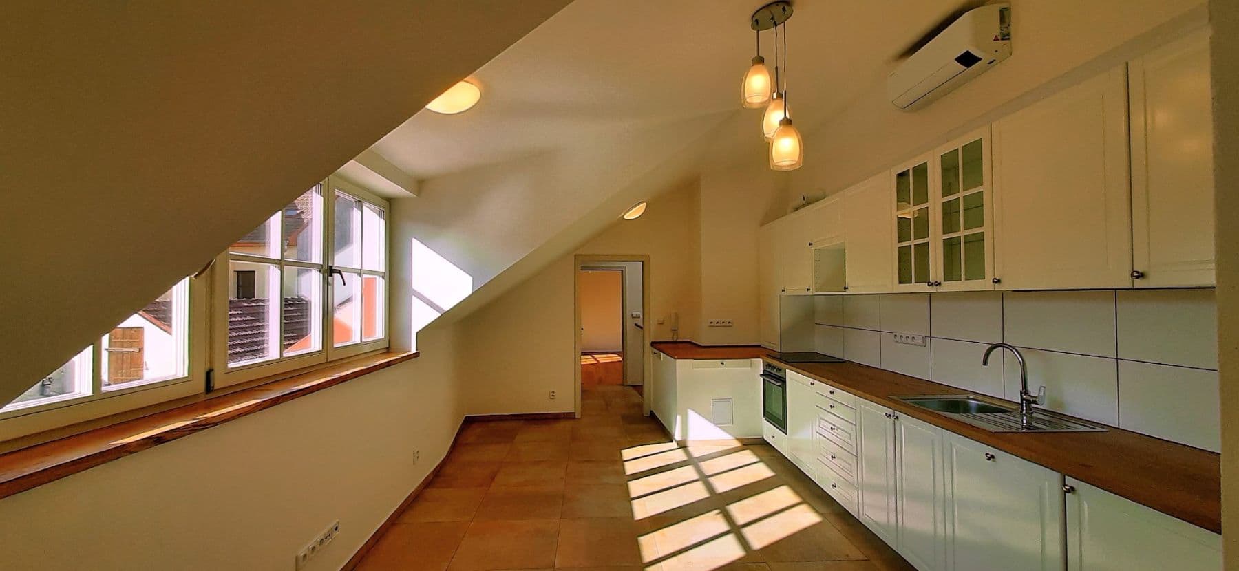 Pronájem bytu 2+1 83 m², Chržínská, Velvary, Středočeský kraj Pronájem bytu 2+1 83 m², Chržínská, Velvary, Středočeský kraj