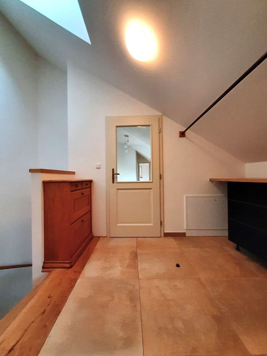Pronájem bytu 2+1 83 m², Chržínská, Velvary, Středočeský kraj Pronájem bytu 2+1 83 m², Chržínská, Velvary, Středočeský kraj