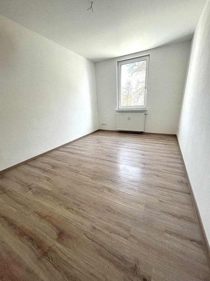 Pronájem bytu 4+1 95 m², Bernburgerstraße 16, Dessau-Roßlau, Sasko-Anhaltsko Pronájem bytu 4+1 95 m², Bernburgerstraße 16, Dessau-Roßlau, Sasko-Anhaltsko