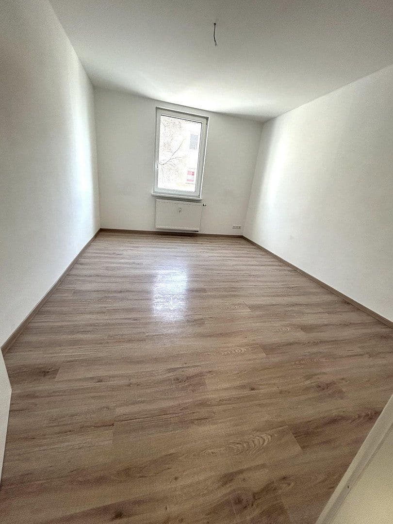 Pronájem bytu 4+1 95 m², Bernburgerstraße 16, Dessau-Roßlau, Sasko-Anhaltsko Pronájem bytu 4+1 95 m², Bernburgerstraße 16, Dessau-Roßlau, Sasko-Anhaltsko