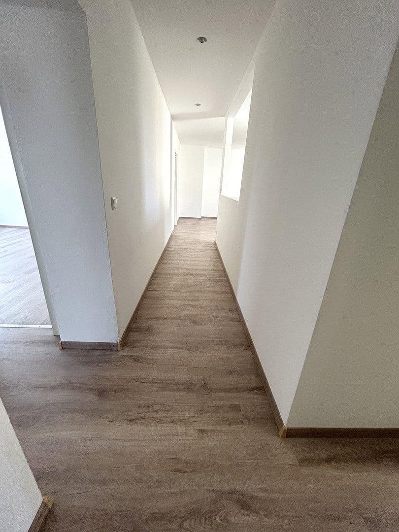 Pronájem bytu 4+1 95 m², Bernburgerstraße 16, Dessau-Roßlau, Sasko-Anhaltsko Pronájem bytu 4+1 95 m², Bernburgerstraße 16, Dessau-Roßlau, Sasko-Anhaltsko