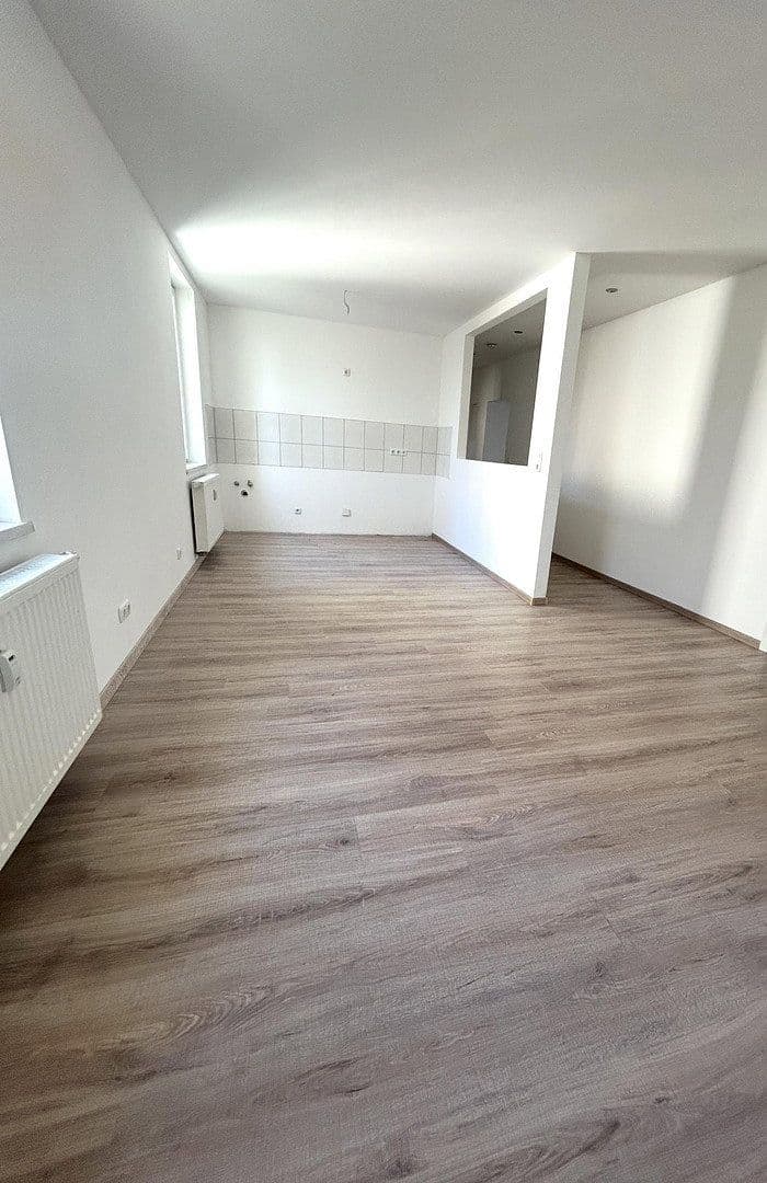 Pronájem bytu 4+1 95 m², Bernburgerstraße 16, Dessau-Roßlau, Sasko-Anhaltsko Pronájem bytu 4+1 95 m², Bernburgerstraße 16, Dessau-Roßlau, Sasko-Anhaltsko