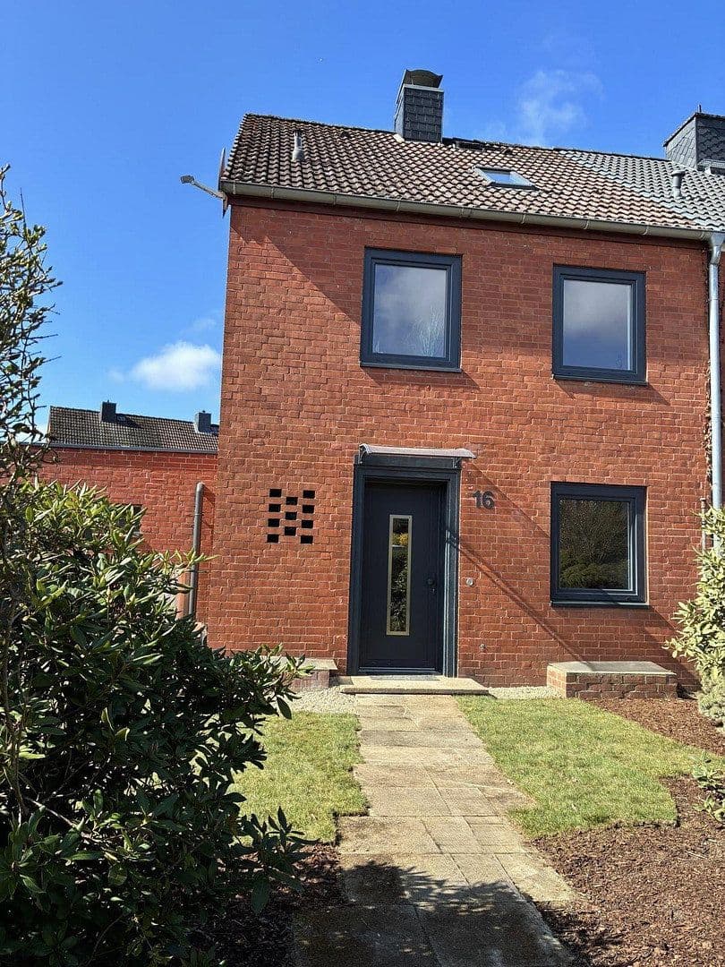 Prodej domu 120 m², pozemek 384 m², Lüneburg, Dolní Sasko Prodej domu 120 m², pozemek 384 m², Lüneburg, Dolní Sasko