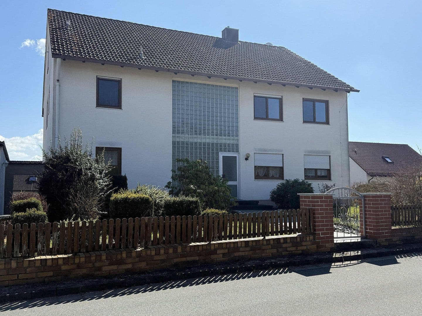 Prodej domu 228 m², pozemek 1.007 m², Uehlfeld, Bavorsko Prodej domu 228 m², pozemek 1.007 m², Uehlfeld, Bavorsko