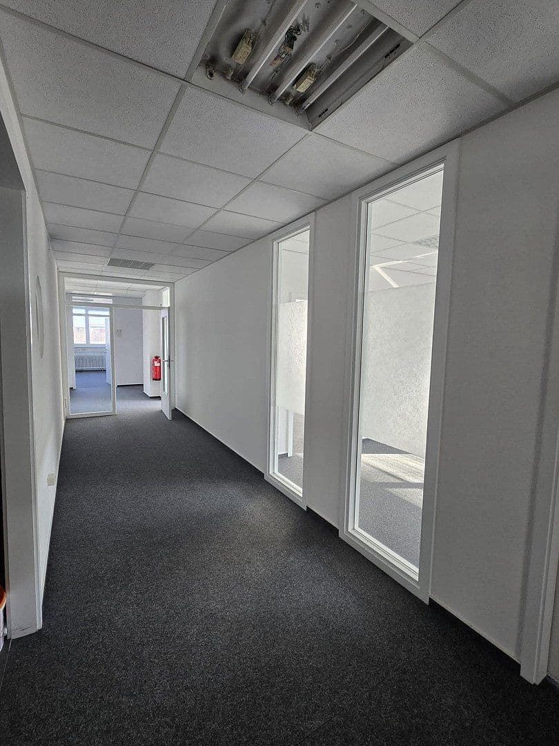 Pronájem kanceláře 260 m², Maybachstr. 10, Karlsruhe, Bádensko-Württembersko Pronájem kanceláře 260 m², Maybachstr. 10, Karlsruhe, Bádensko-Württembersko