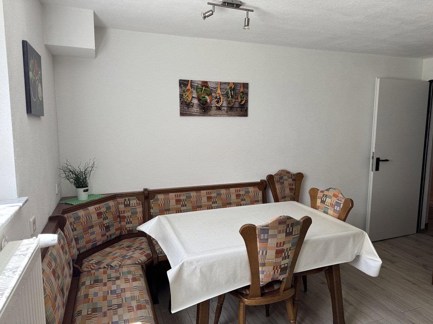 Prodej bytu 2+1 76 m², Metzinger Straße, Dettingen an der Erms, Bádensko-Württembersko Prodej bytu 2+1 76 m², Metzinger Straße, Dettingen an der Erms, Bádensko-Württembersko