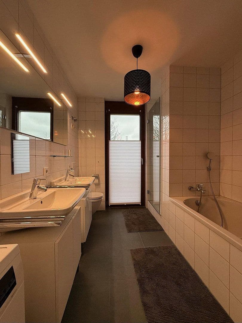 Pronájem bytu 3+kk 85 m², Stuttgart, Bádensko-Württembersko Pronájem bytu 3+kk 85 m², Stuttgart, Bádensko-Württembersko
