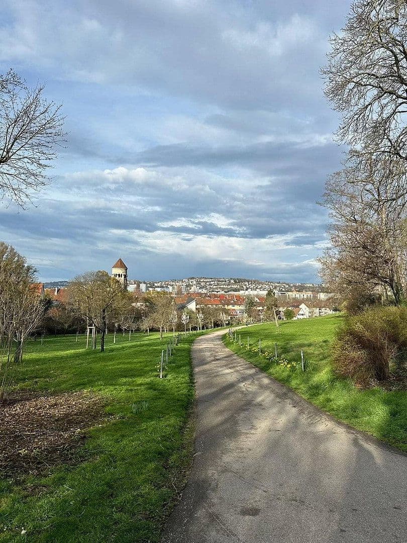 Pronájem bytu 3+kk 85 m², Stuttgart, Bádensko-Württembersko Pronájem bytu 3+kk 85 m², Stuttgart, Bádensko-Württembersko