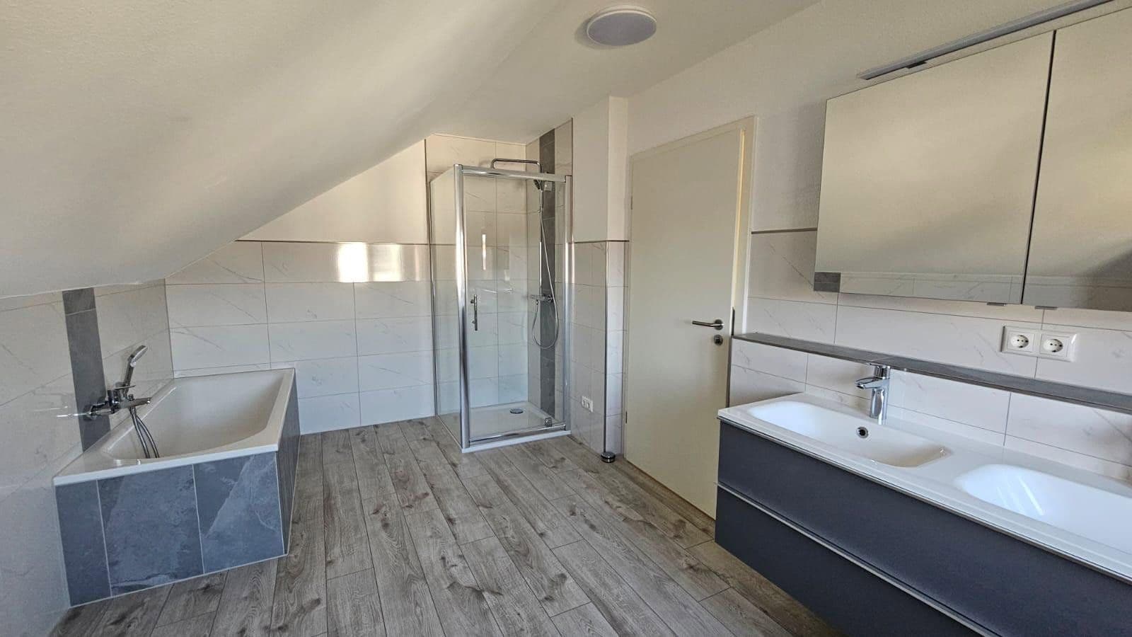 Prodej domu 129 m², pozemek 585 m², Fasanenweg 7, Pyrbaum, Bavorsko Prodej domu 129 m², pozemek 585 m², Fasanenweg 7, Pyrbaum, Bavorsko