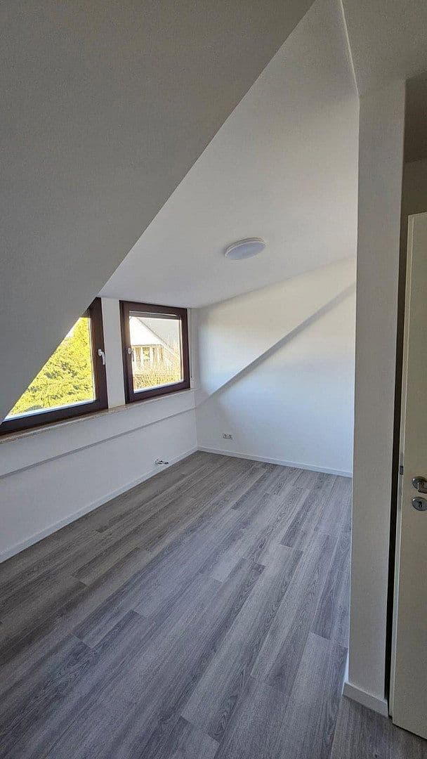 Prodej domu 129 m², pozemek 585 m², Fasanenweg 7, Pyrbaum, Bavorsko Prodej domu 129 m², pozemek 585 m², Fasanenweg 7, Pyrbaum, Bavorsko