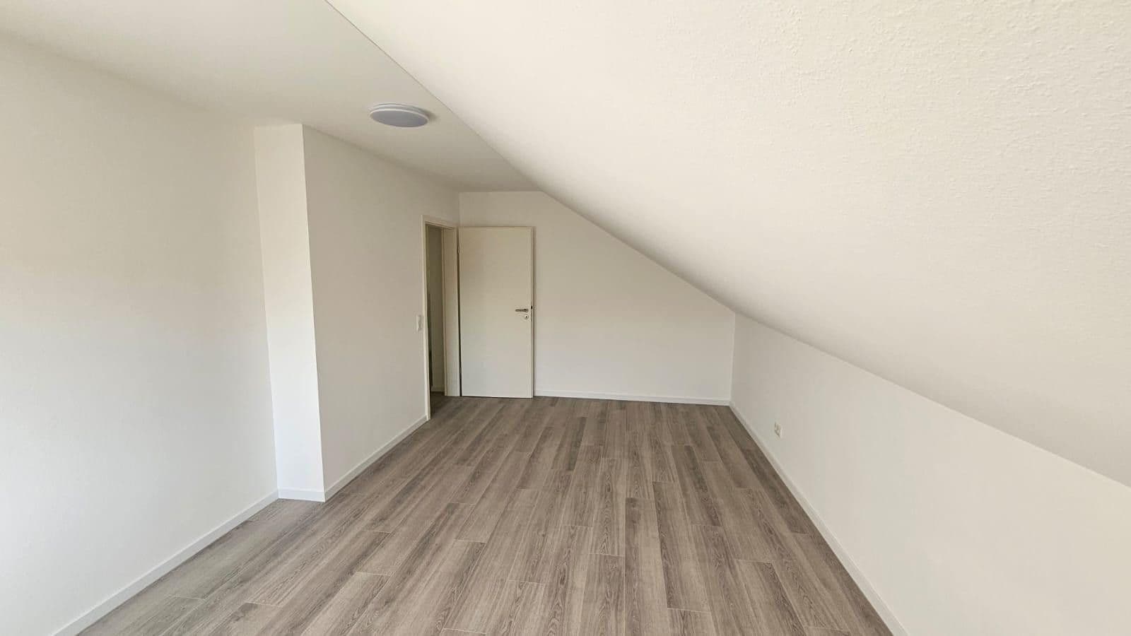 Prodej domu 129 m², pozemek 585 m², Fasanenweg 7, Pyrbaum, Bavorsko Prodej domu 129 m², pozemek 585 m², Fasanenweg 7, Pyrbaum, Bavorsko