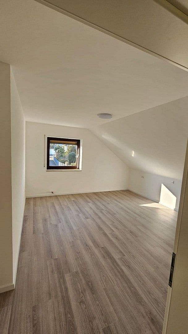 Prodej domu 129 m², pozemek 585 m², Fasanenweg 7, Pyrbaum, Bavorsko Prodej domu 129 m², pozemek 585 m², Fasanenweg 7, Pyrbaum, Bavorsko