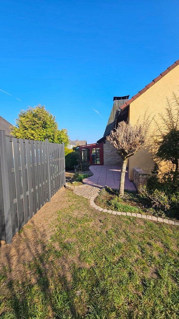 Prodej domu 129 m², pozemek 585 m², Fasanenweg 7, Pyrbaum, Bavorsko Prodej domu 129 m², pozemek 585 m², Fasanenweg 7, Pyrbaum, Bavorsko