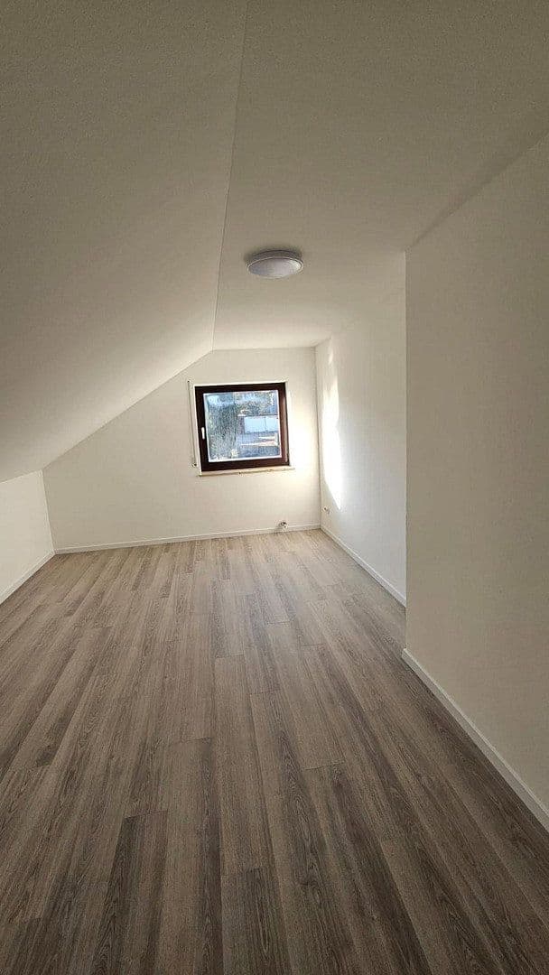 Prodej domu 129 m², pozemek 585 m², Fasanenweg 7, Pyrbaum, Bavorsko Prodej domu 129 m², pozemek 585 m², Fasanenweg 7, Pyrbaum, Bavorsko