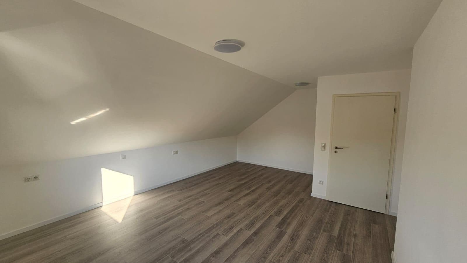 Prodej domu 129 m², pozemek 585 m², Fasanenweg 7, Pyrbaum, Bavorsko Prodej domu 129 m², pozemek 585 m², Fasanenweg 7, Pyrbaum, Bavorsko