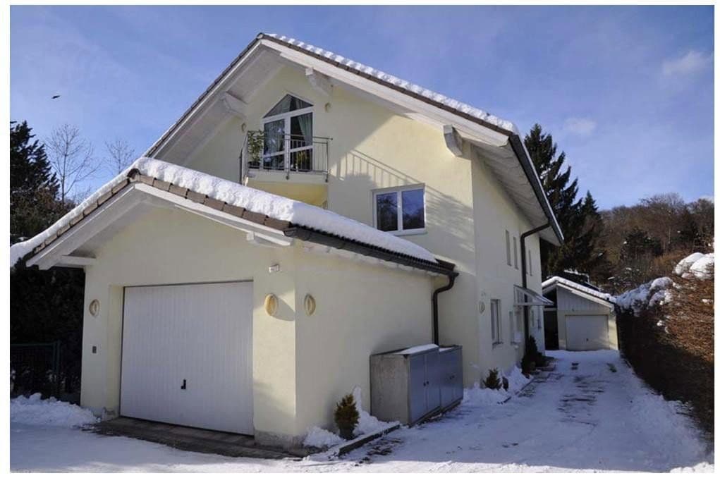Prodej domu 180 m², pozemek 388 m², Watzmannstrasse 7, Starnberg, Bavorsko Prodej domu 180 m², pozemek 388 m², Watzmannstrasse 7, Starnberg, Bavorsko