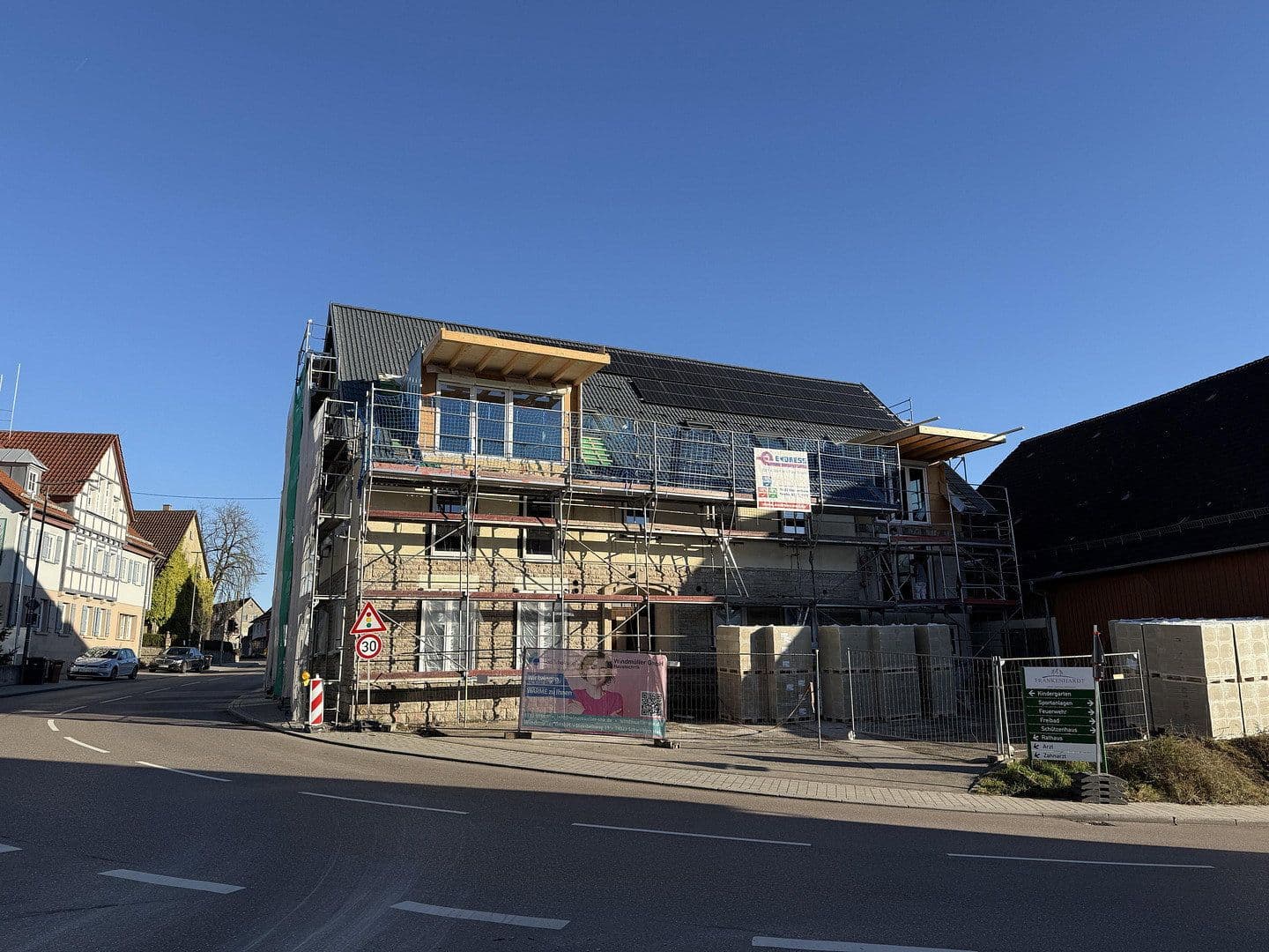 Pronájem bytu 3+1 74 m², Crailsheimer Str. 2, Frankenhardt, Bádensko-Württembersko Pronájem bytu 3+1 74 m², Crailsheimer Str. 2, Frankenhardt, Bádensko-Württembersko