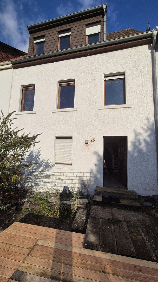 Prodej domu 155 m², pozemek 168 m², Gesellstr. 45, Pforzheim, Bádensko-Württembersko Prodej domu 155 m², pozemek 168 m², Gesellstr. 45, Pforzheim, Bádensko-Württembersko