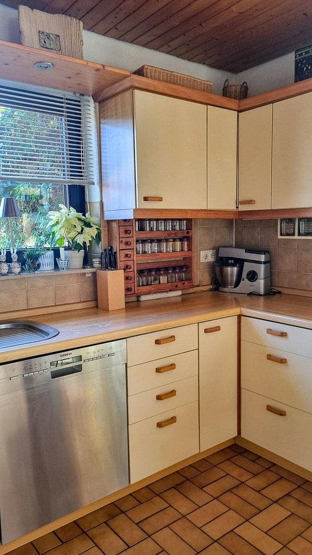 Prodej domu 215 m², pozemek 697 m², Böhmenkirch, Bádensko-Württembersko Prodej domu 215 m², pozemek 697 m², Böhmenkirch, Bádensko-Württembersko