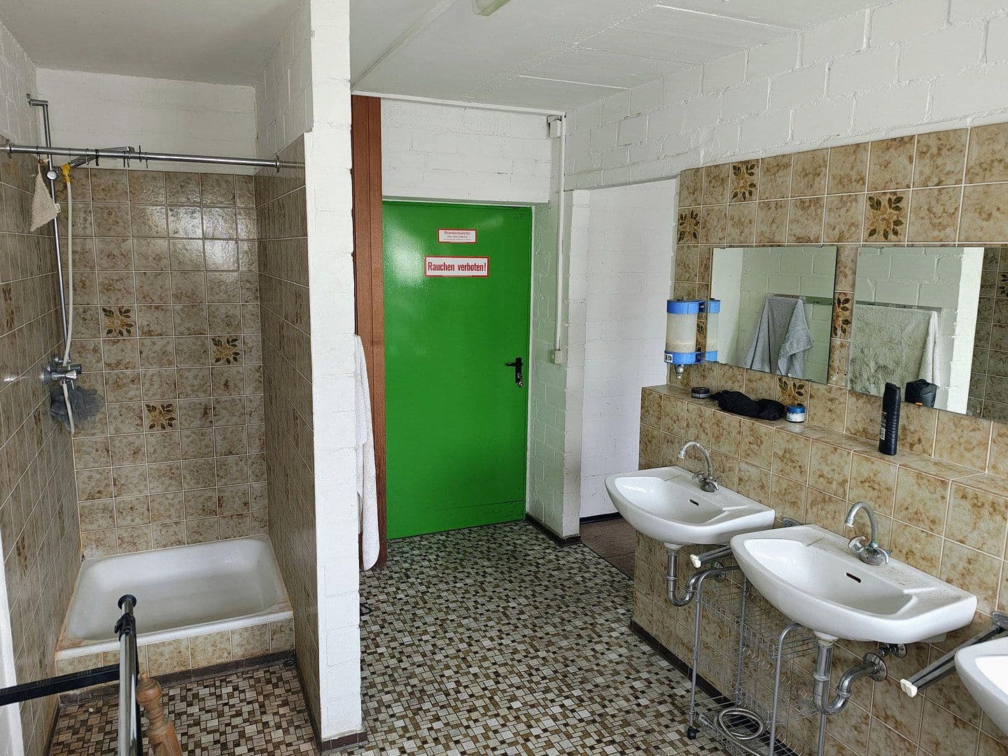 Pronájem nebytového prostoru 960 m², Am Steinbruch 3, Gerhardshofen, Bavorsko Pronájem nebytového prostoru 960 m², Am Steinbruch 3, Gerhardshofen, Bavorsko