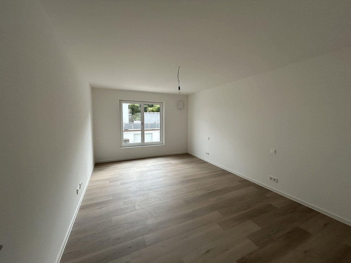 Pronájem bytu 3+1 108 m², Scheckertstrasse 2, Zell am Main, Bavorsko Pronájem bytu 3+1 108 m², Scheckertstrasse 2, Zell am Main, Bavorsko