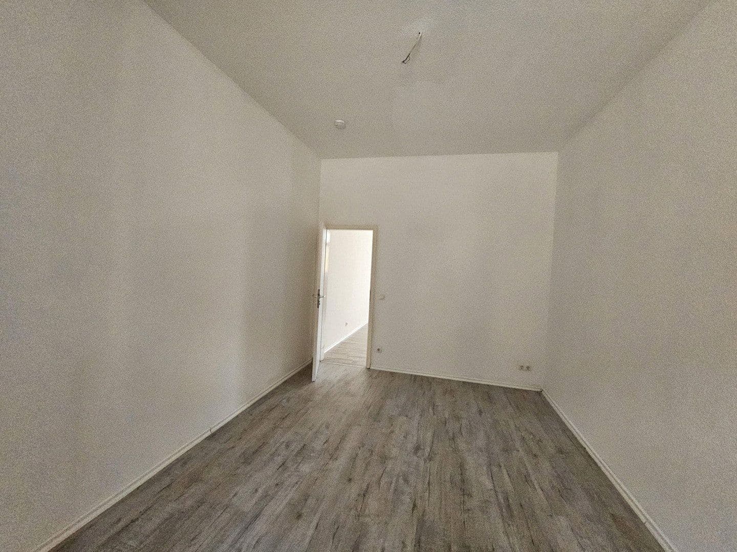 Pronájem bytu 4+1 135 m², Kitscherstr, 10, Křemeničov, Sasko Pronájem bytu 4+1 135 m², Kitscherstr, 10, Křemeničov, Sasko