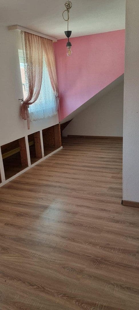 Prodej domu 190 m², pozemek 322 m², Reichenbach an der Fils, Bádensko-Württembersko Prodej domu 190 m², pozemek 322 m², Reichenbach an der Fils, Bádensko-Württembersko