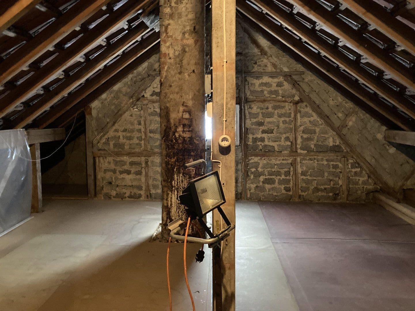 Prodej domu 196 m², pozemek 600 m², Erkenbrechtsweiler, Bádensko-Württembersko Prodej domu 196 m², pozemek 600 m², Erkenbrechtsweiler, Bádensko-Württembersko