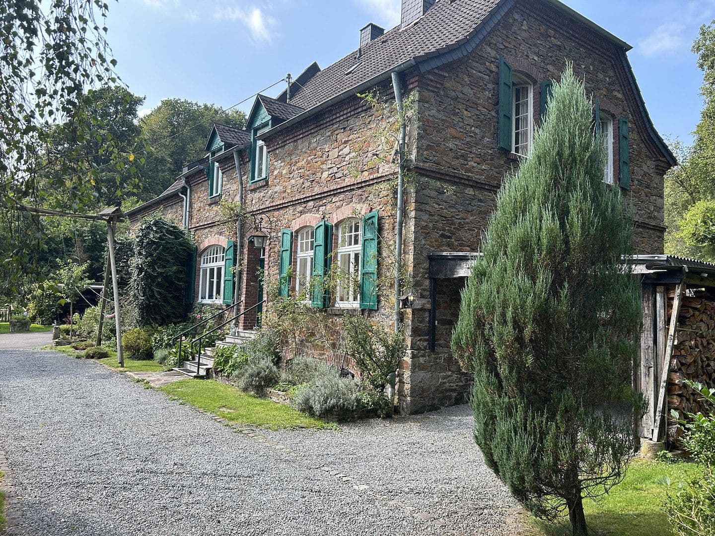 Prodej domu 220 m², pozemek 2.373 m², Hellenthal, Severní Porýní-Vestfálsko Prodej domu 220 m², pozemek 2.373 m², Hellenthal, Severní Porýní-Vestfálsko