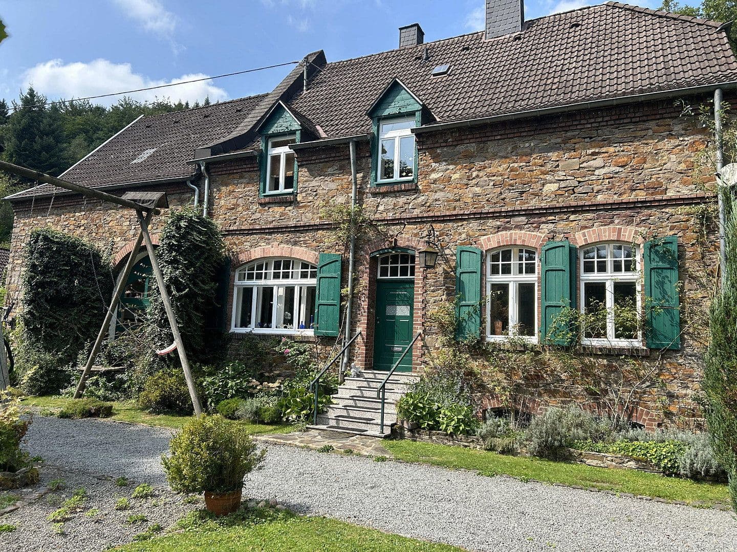 Prodej domu 220 m², pozemek 2.373 m², Hellenthal, Severní Porýní-Vestfálsko Prodej domu 220 m², pozemek 2.373 m², Hellenthal, Severní Porýní-Vestfálsko