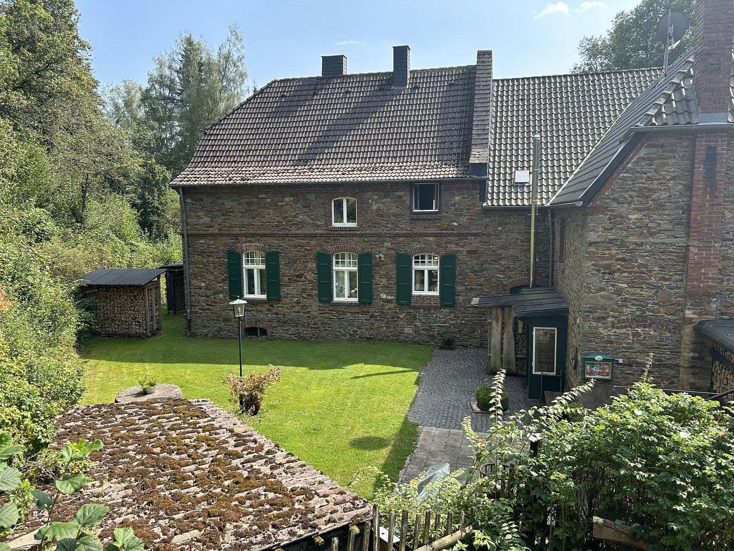 Prodej domu 220 m², pozemek 2.373 m², Hellenthal, Severní Porýní-Vestfálsko Prodej domu 220 m², pozemek 2.373 m², Hellenthal, Severní Porýní-Vestfálsko