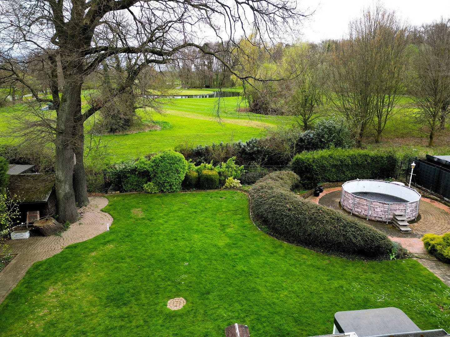 Prodej domu 356 m², pozemek 1.039 m², Swisttal, Severní Porýní-Vestfálsko Prodej domu 356 m², pozemek 1.039 m², Swisttal, Severní Porýní-Vestfálsko