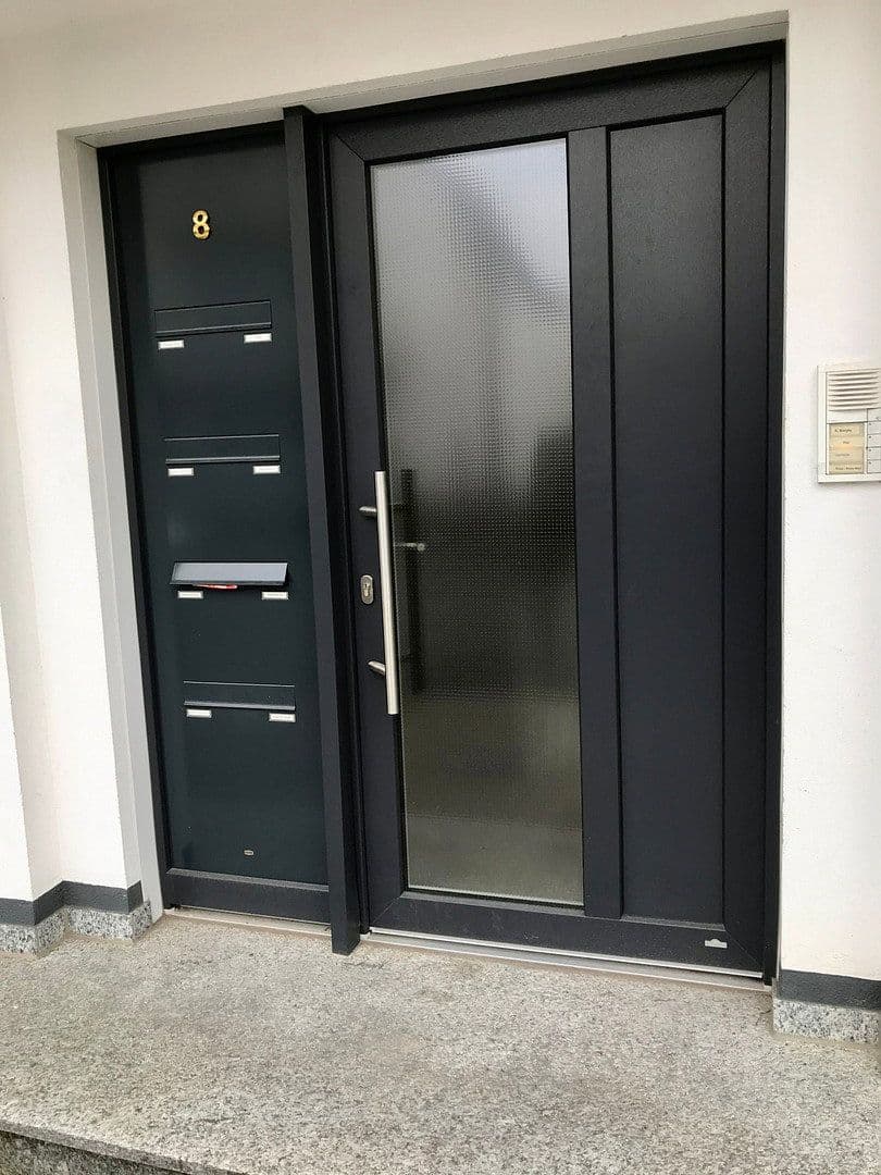 Prodej domu 283 m², pozemek 460 m², Münzenburgstraße 8, Oberursel (Taunus), Hessen Prodej domu 283 m², pozemek 460 m², Münzenburgstraße 8, Oberursel (Taunus), Hessen