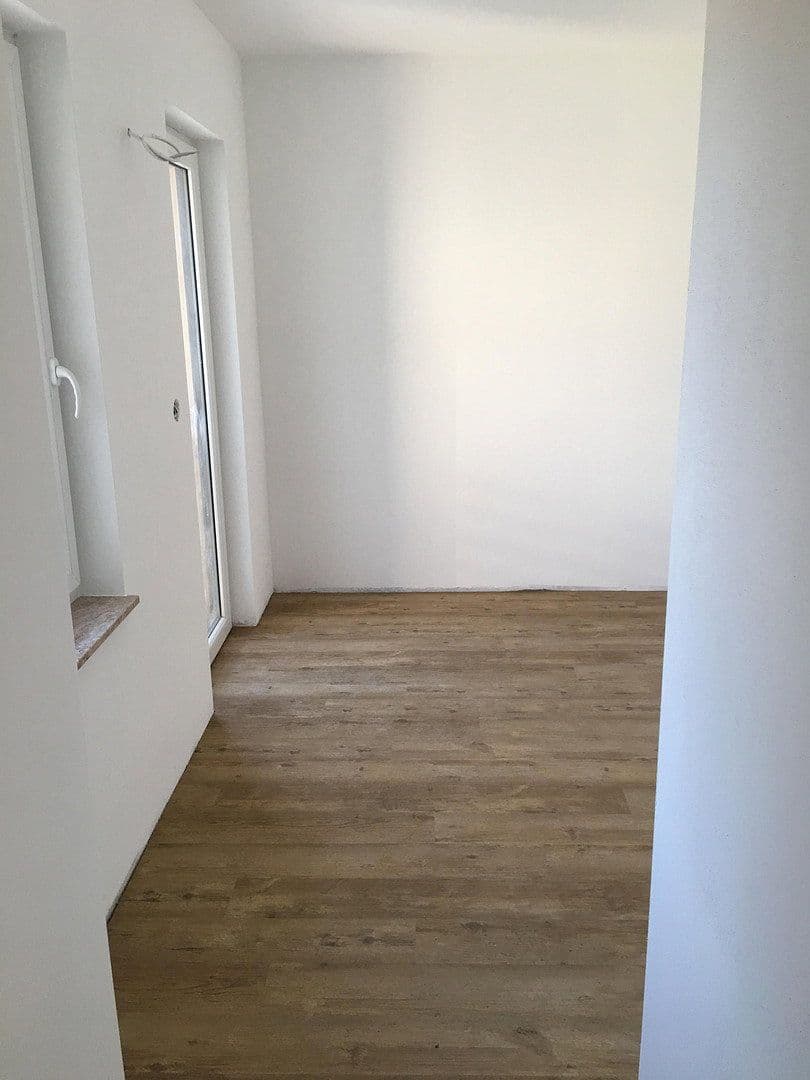 Pronájem bytu 4+1 110 m², Pirnaer Landstraße 14, Stolpen, Sasko Pronájem bytu 4+1 110 m², Pirnaer Landstraße 14, Stolpen, Sasko